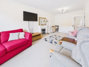 LIVING ROOM- click for photo gallery